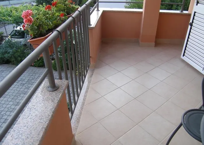 In With Balcony, Air Conditioning, Wifi