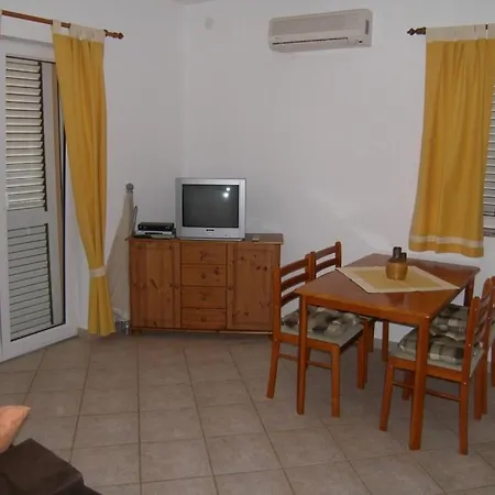 Apartament In With Balcony, Air Conditioning, Wifi