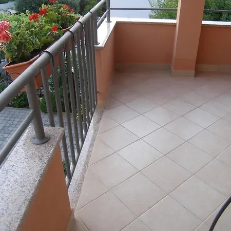 In With Balcony, Air Conditioning, Wifi