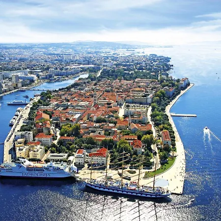 Apartment In With Balcony, Air Conditioning, Wifi Sukosan