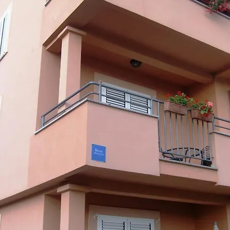 Apartment In With Balcony, Air Conditioning, Wifi